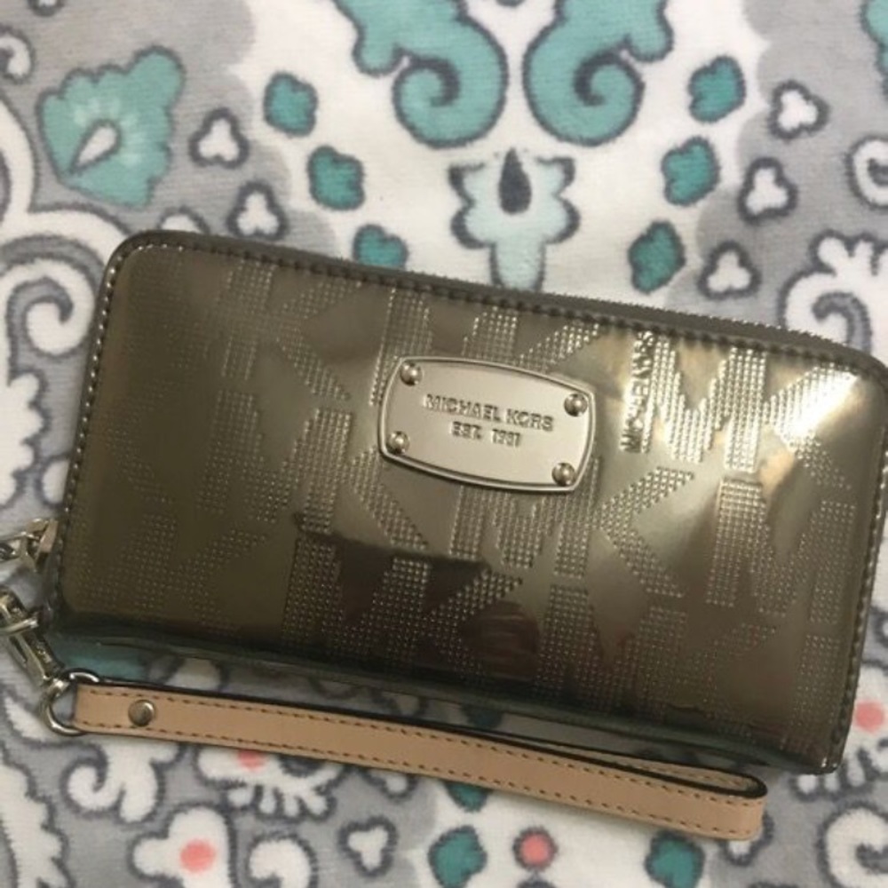 Michael kors wallet